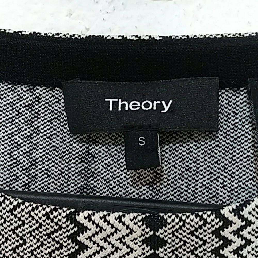 Theory Grey Stretch Knit top - Picture 5 of 7